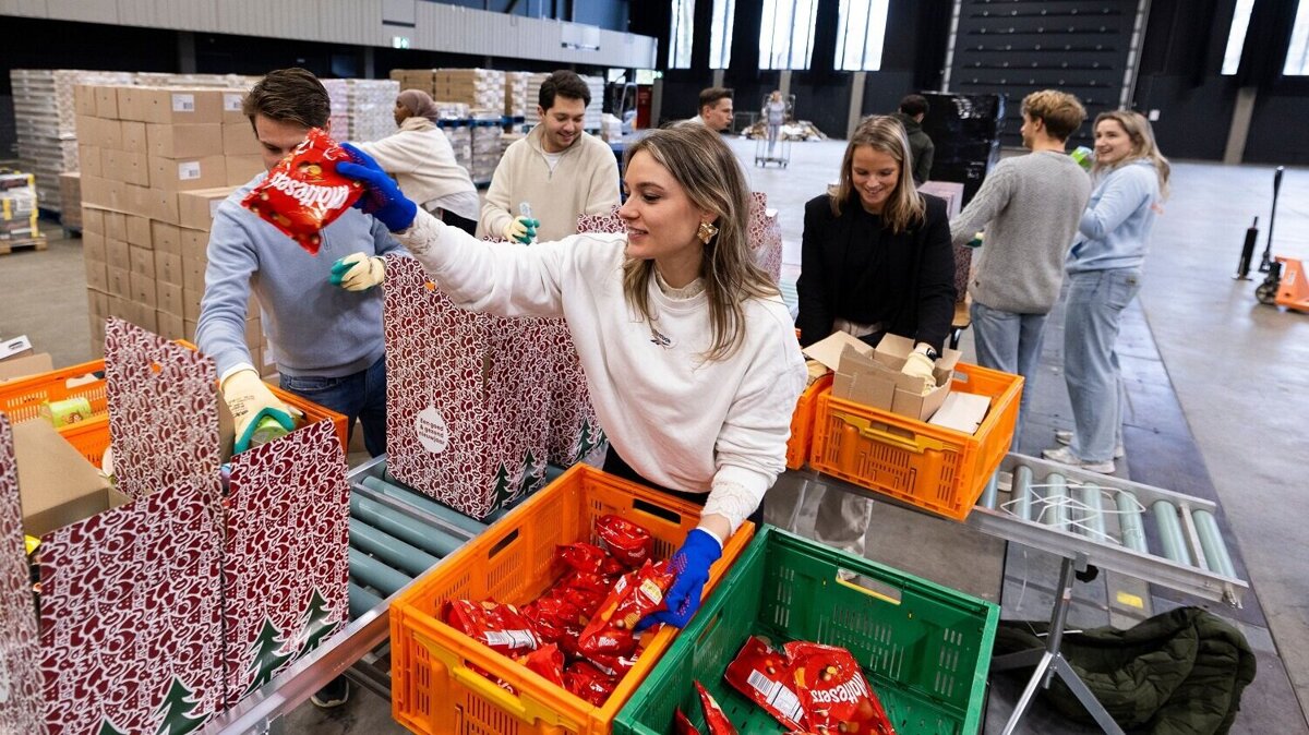 Close up team inpakken.jpg