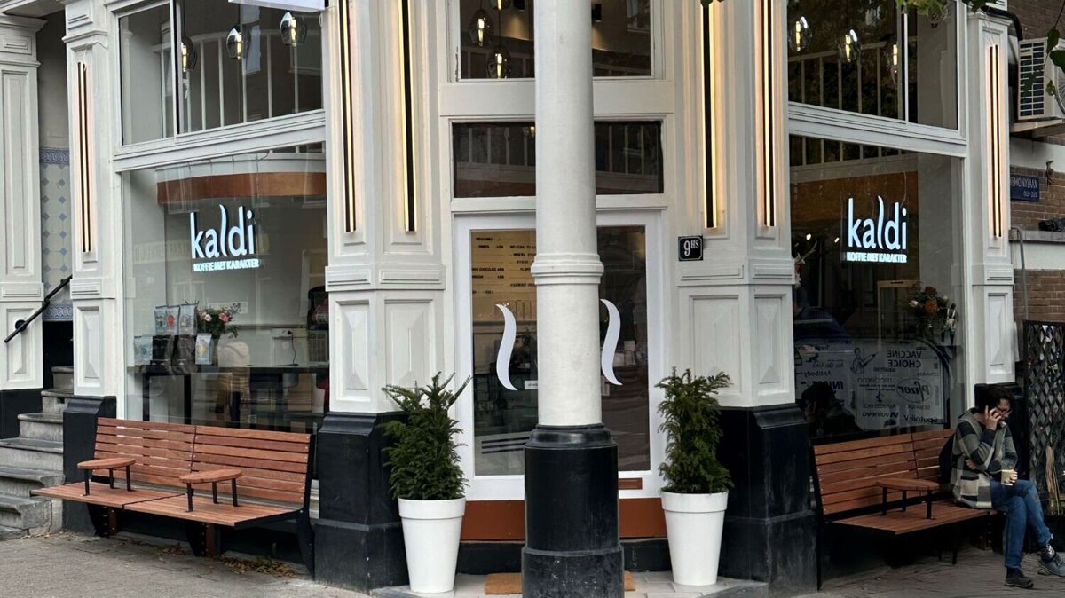 Kaldi Amsterdam Van Woustraat - buitenaanzicht 01.jpg
