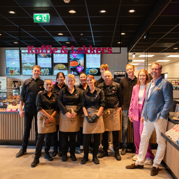 Bakker Bart met team.png