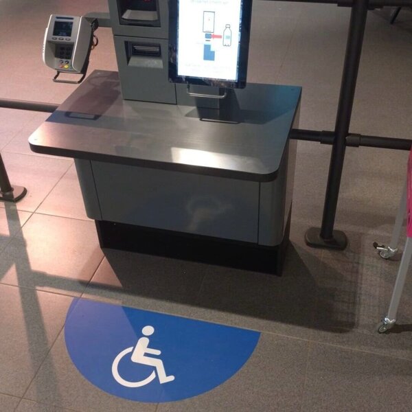 rolstoel zelfscan spar university.jpg