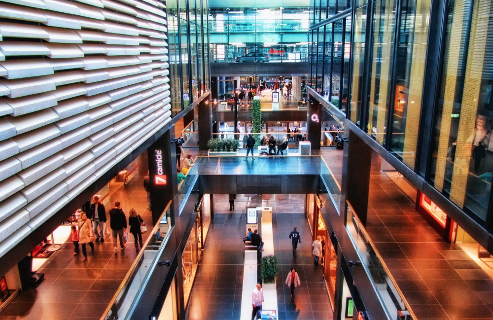 shopping-mall-1184340_1920.jpg