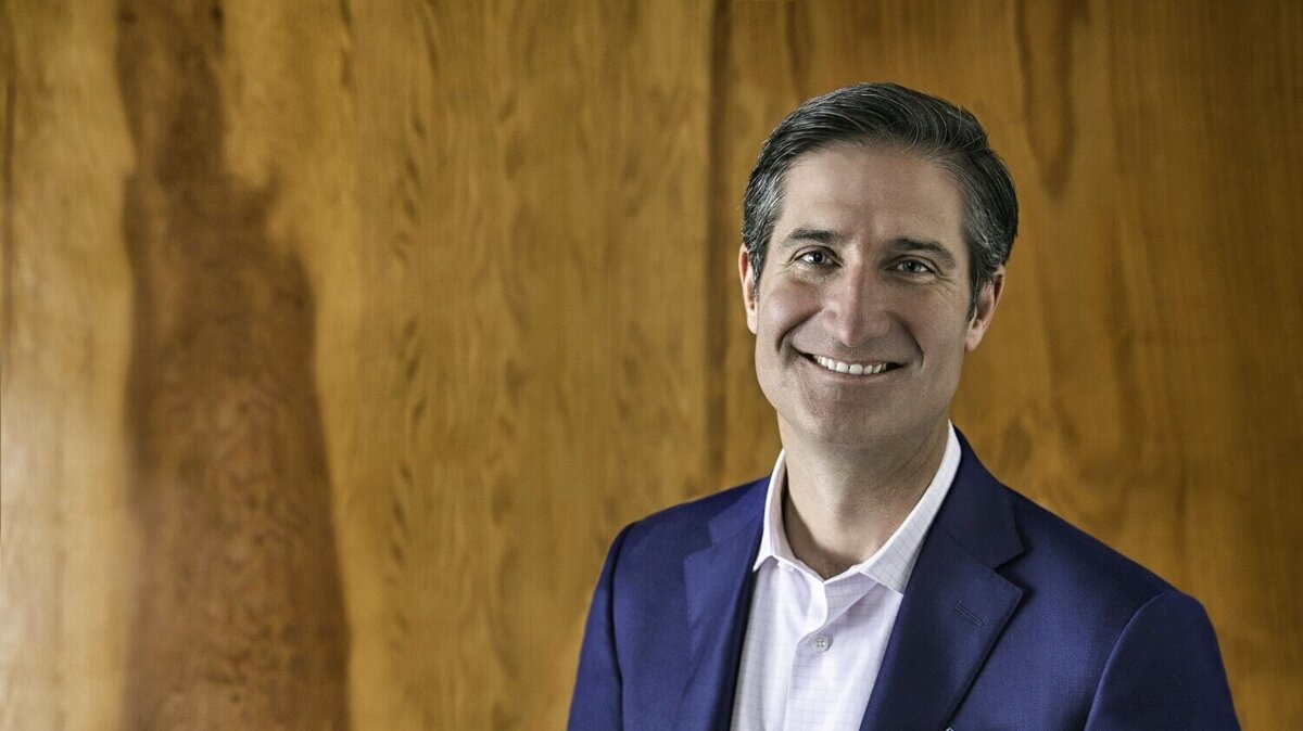 Brian Niccol_Headshot_V2.jpg