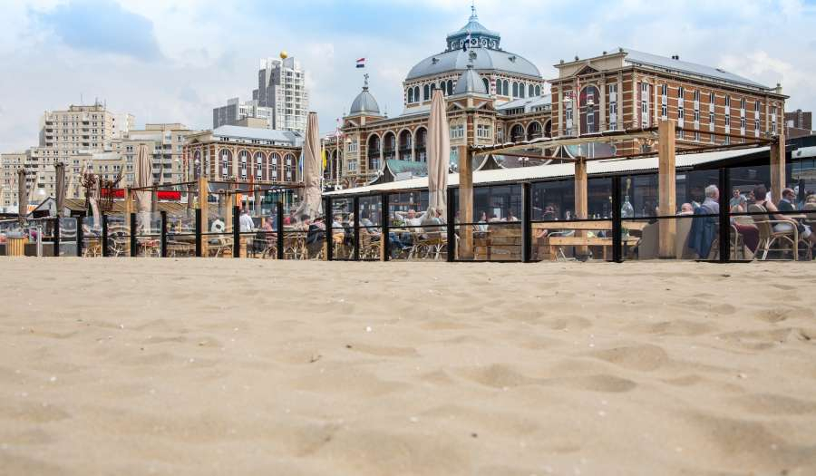 strandtent_scheveningen_zand_weer-a900x525.jpg