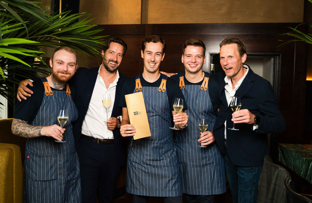 NIX & NIX Wim Boekema en sommelier Jacob met zijn team .jpg