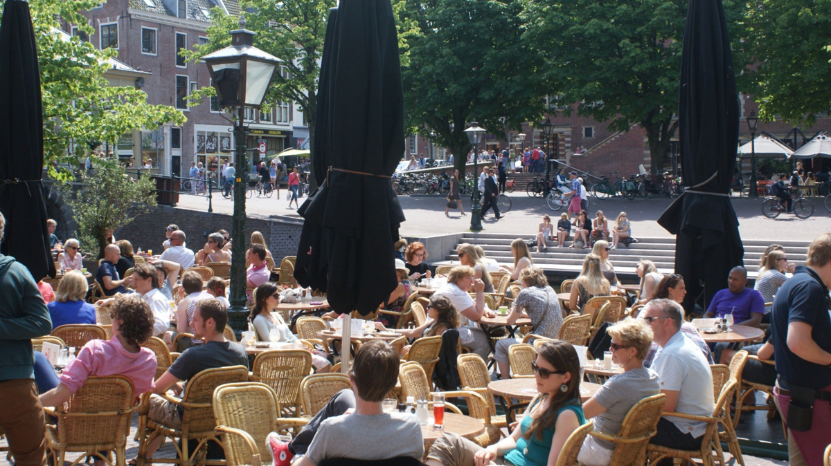 afgeladen-terras-leiden.jpg