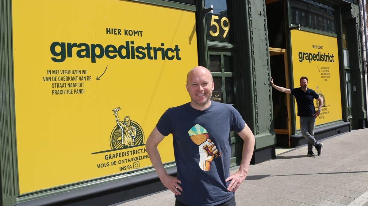 Gijs Groenevelt en Freek Padberg voor de nieuwe winkel Grapedistrict HR.JPG
