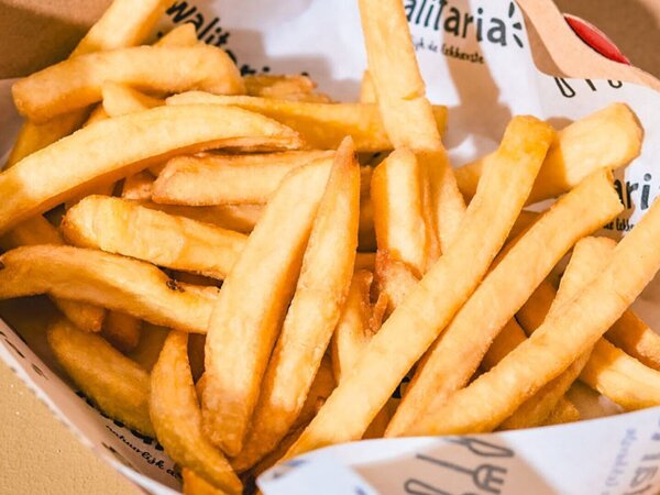 thumbnail_Kwalitaria trakteert klanten Voedselbank op gratis friet.jpg