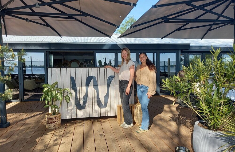 manager Angela van Kooten en Eliza Jaspers, marketing coordinator.jpg