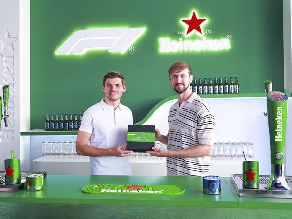 1920_maxverstappencurrentf1regworldchampionandheinekenreg0.0ambassadorsteppedintopresenttheseasontickettobrandonburgess.jpg