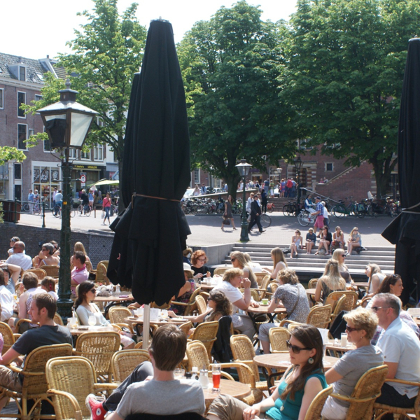 afgeladen-terras-leiden.jpg